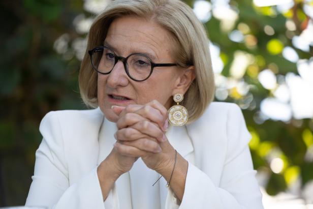 Johanna Mikl-Leitner während eines Interviews.