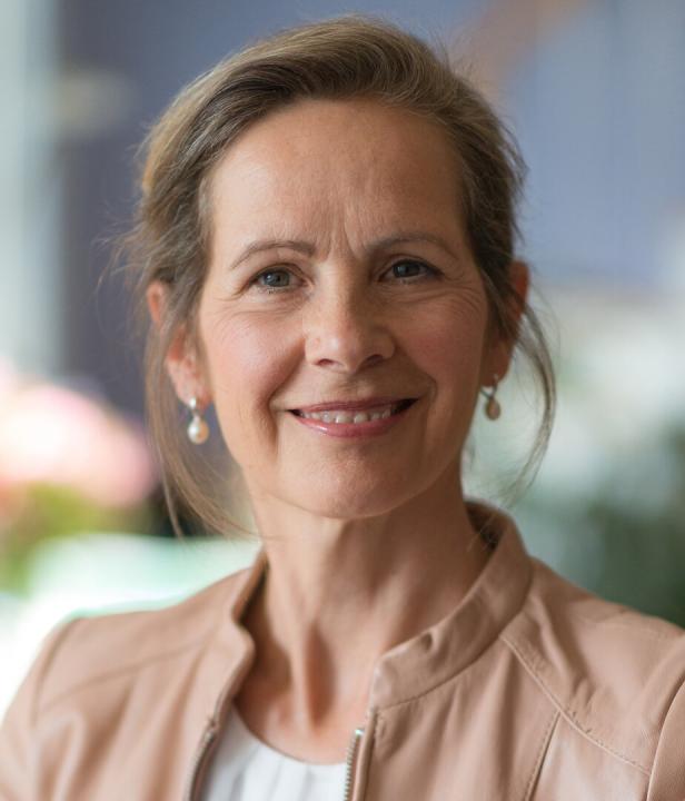 Das Bild zeigt das Porträt der Audiopädagogin Ulrike Rülicke.