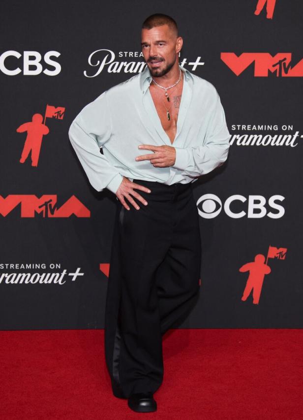 Ricky Martin posiert auf dem roten Teppich der MTV Video Music Awards.