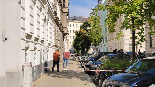 Polizei sichert Spuren am Tatort