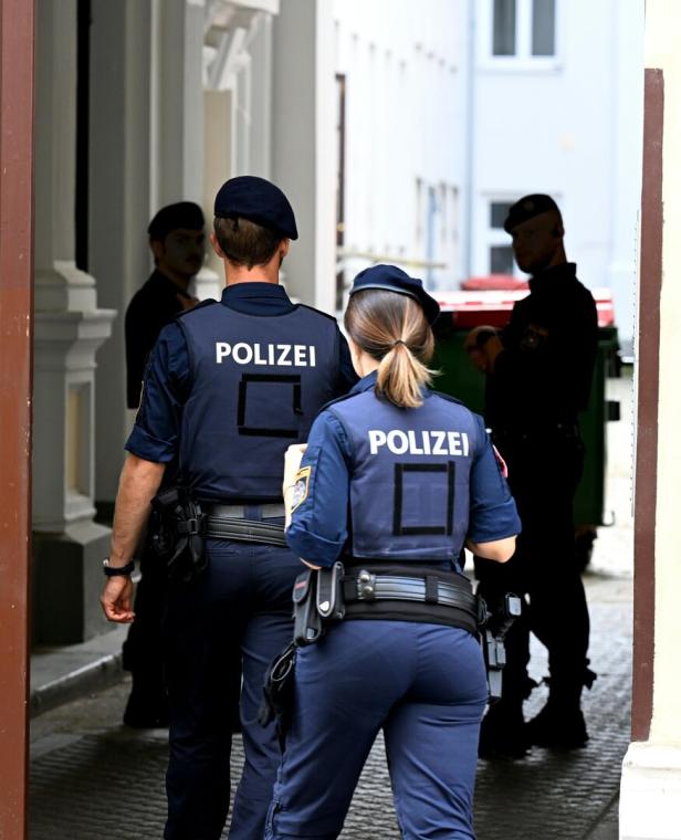 HAUSDURCHSUCHUNG BEI NEONAZI KÜSSEL HAUSDURCHSUCHUNG BEI NEONAZI KÜSSEL
