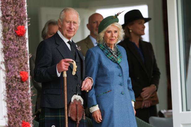 König Charles und Königin Camilla bei den Braemar Royal Highland Games.