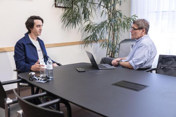 Interview mit Nathan Benaich bei Aithyra: AI for Life Science Symposium KI-Investor: "Es werden bereits Milliarden verdient"