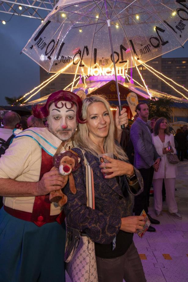 Simone Lugner mit Clown