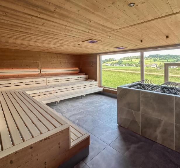 Die größte Eventsauna in Oberösterreich bietet Platz für bis zu 70 Personen, im Falkensteiner Hotel Bad Leonfelden. Die größte Eventsauna in Oberösterreich bietet Platz für bis zu 70 Personen, im Falkensteiner Hotel Bad Leonfelden.