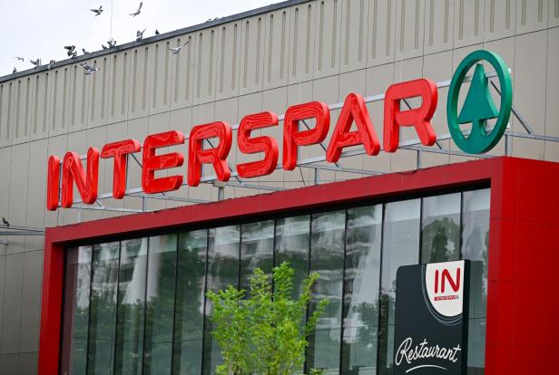 Meinl-Reisinger in Budapest: Wenn liberal auf konservativ trifft