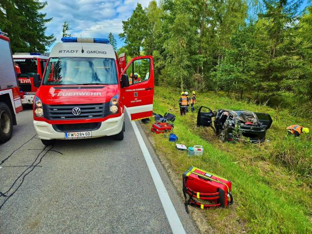 Die Beifahrerin war im Auto eingeklemmt