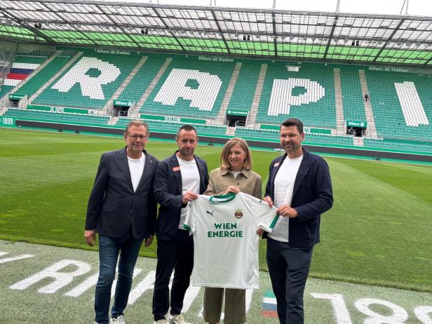 Rapid Trikot Präsentation Bauer