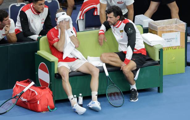 Tennisspieler während einer Pause beim Davis Cup, Ungarn gegen Österreich.