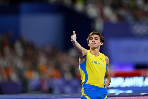 FILE PHOTO: Athletics - Men's Pole Vault Final