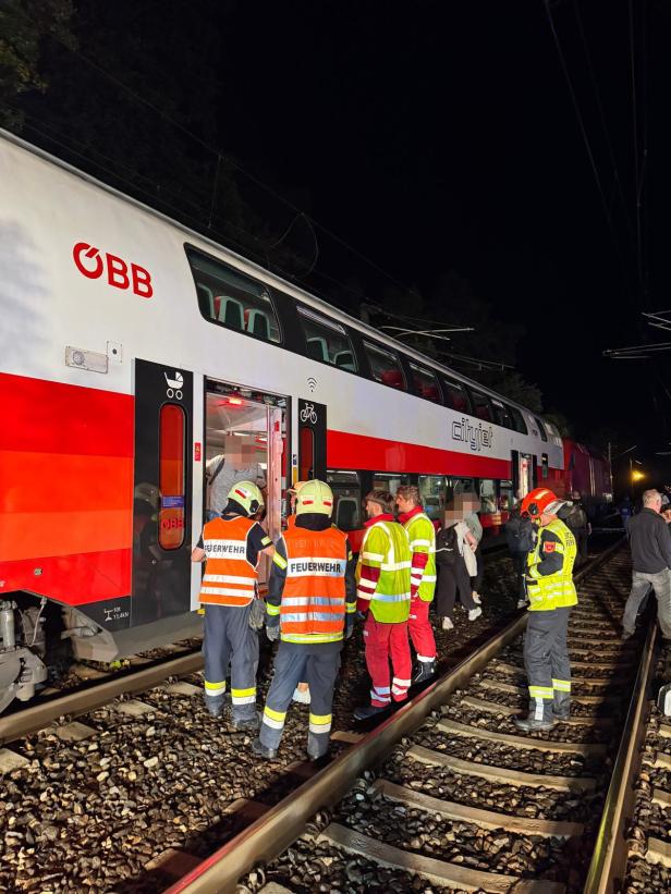 Sturzflut nördlich von Wien: 200 Personen aus Zug gerettet