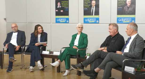 Diskussion zu Gewalt gegen Frauen Diskussion zu Gewalt gegen Frauen