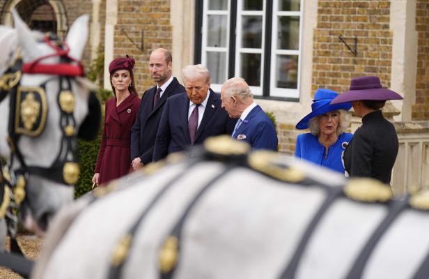 König Charles III. und Donald Trump treffen sich mit Mitgliedern der königlichen Familie in Großbritannien.