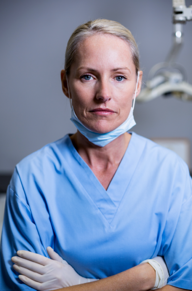 Antonia, diplomierte Krankenpflegerin.
