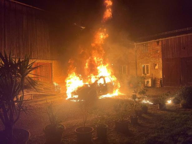 Pkw stand in Flammen 