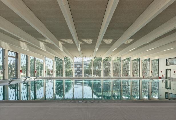 Schwimmhalle in Wien-Floridsdorf.