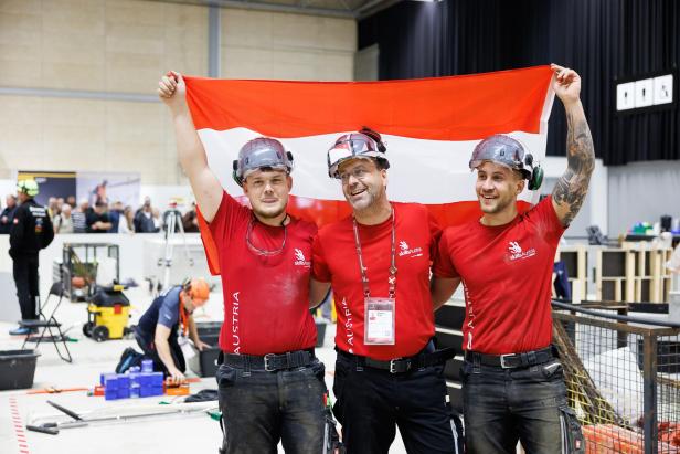 Thomas Prigl (mitte) beim EuroSkills-Finale Lukas Miedler, Thomas Prigl und Lukas Ritzberger beim EuroSkills-Finale.
