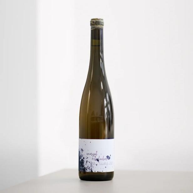 Eine Flasche Weißwein vom Weingut Roisl-Haden.