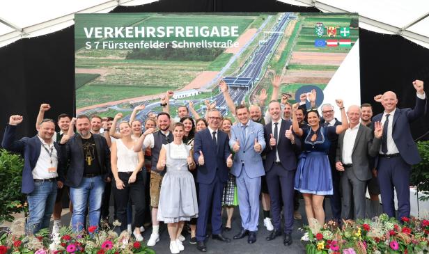 Das Team S 7 mit Minister Hanke, den ASFINAG-Vorständen und Vertretern der steirischen und burgenländischen Politik.