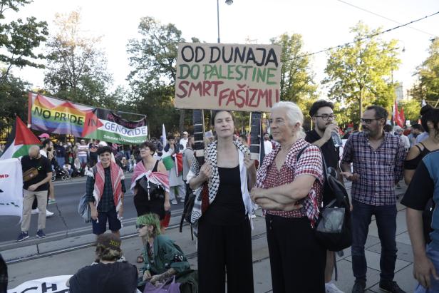 DEMONSTRATION PALÄSTINA SOLIDARITÄT ÖSTERREICH "SANKTIONEN GEGEN ISRAEL - JETZT SOFORT DEN GENOZID UND DEN HUNGERMORD STOPPEN!"