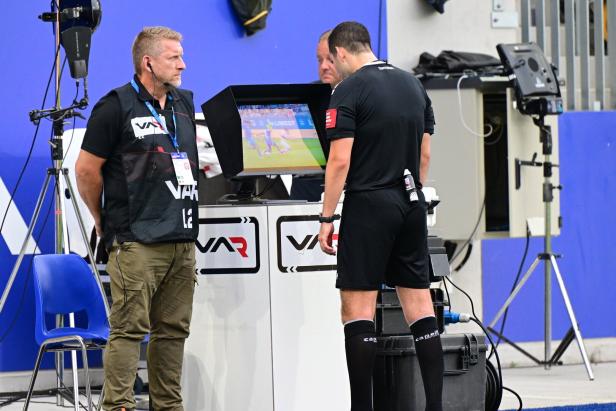 FUSSBALL: ADMIRAL BUNDESLIGA/ 6. RUNDE: FC BLAU WEIß LINZ - GAK