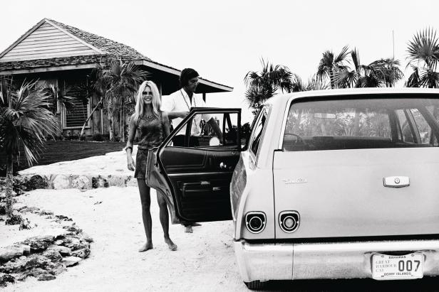 Brigitte Bardot mit ihrem Liebhaber Patrick Gilles auf den Bahamas.