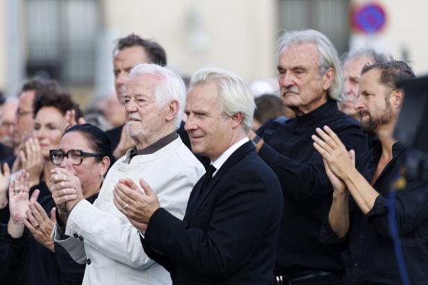 VERABSCHIEDUNG VON BURGTHEATERDIREKTOR CLAUS PEYMANN: HAPPEL/SCHWAB/BACHMANN/RANSMAYR/HOCHMAIR VERABSCHIEDUNG VON BURGTHEATERDIREKTOR CLAUS PEYMANN: HAPPEL/SCHWAB/BACHMANN/RANSMAYR/HOCHMAIR