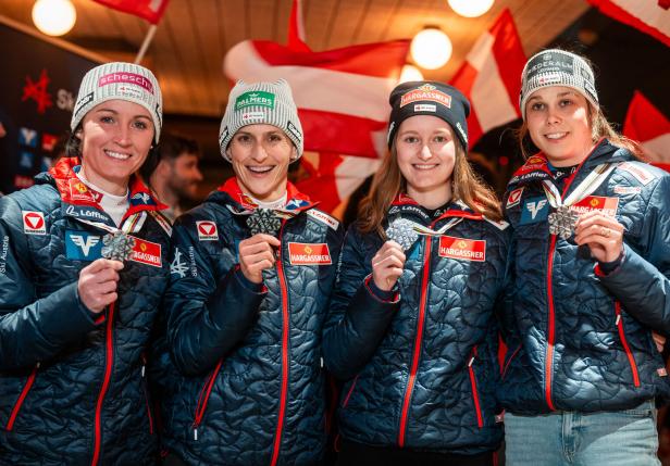 Bei der WM heuer in Trondheim holten Jacqueline Seifriedsberger (v.l.), Eva Pinkelnig, Julia Mühlbacher und Lisa Eder im Teambewerb die Silbermedaille