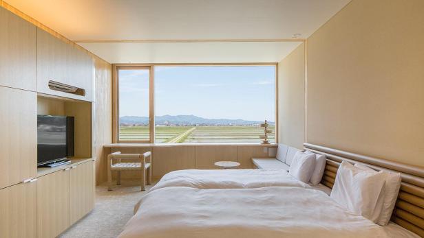 02-Shonai-Suiden-Terrasse-Hotel-Shigeru-Ban