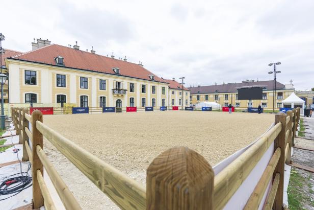 Vorbereitungen für das Springreitturnier