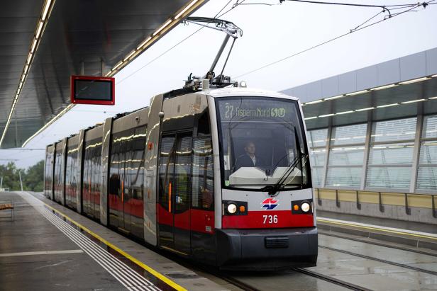 Premierenfahrt neue Straßenbahn-Linie 27