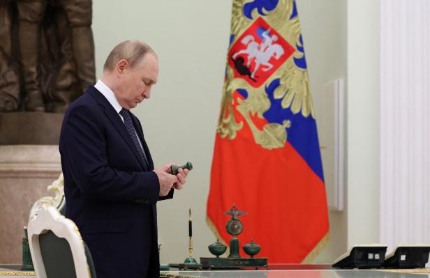 Russian President Putin meets with Belarusian President Lukashenko in Moscow