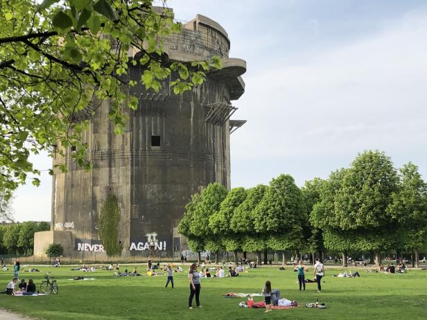 Die Flaktürme im  Augarten wurden ab 1944 errichtet.
