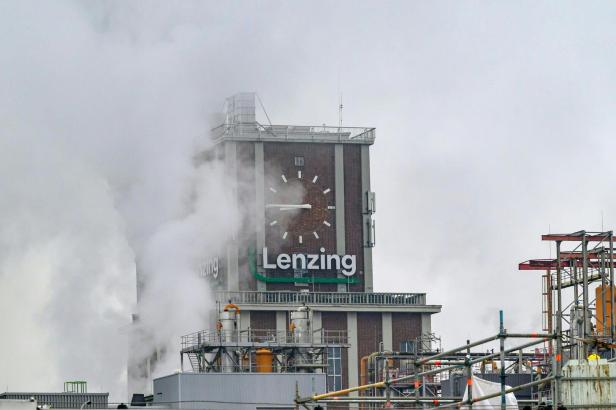 ++ THEMENBILD ++ MÖGLICHER LENZING-STELLENABBAU - BETRIEBSVERSAMMLUNG AM TAG DER AUFSICHTSRATSSITZUNG