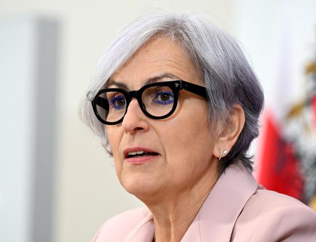 Verteidigungsministerin Tanner: "Erst heute haben wir einen Angriff abgewehrt"