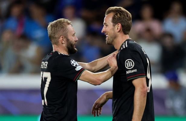 Konrad Laimer und Harry Kane auf dem Fußballplatz