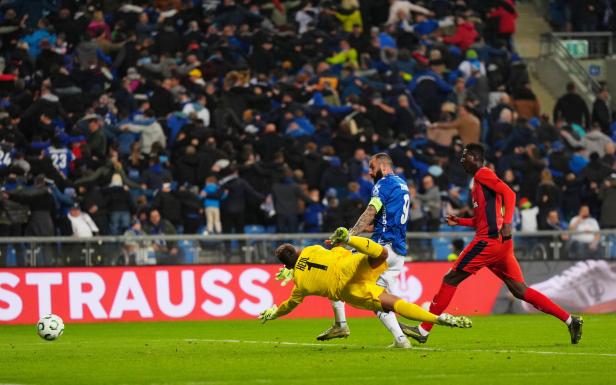 Nach einem Hedl-Patzer trifft Ishak zum 2:0