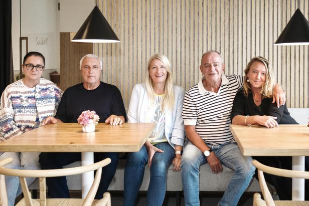 . Hans Krankl und seine Tochter Sandra Krankl-Grandits sowie Herbert Prohaska und seine Tochter Barbara Kautzky mit Claudia Stöckl