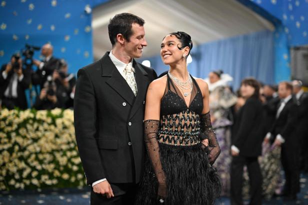 Callum Turner und Dua Lipa