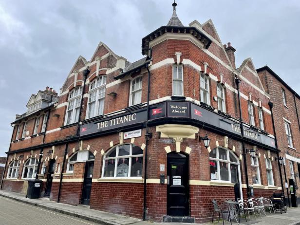 Titanic Pub