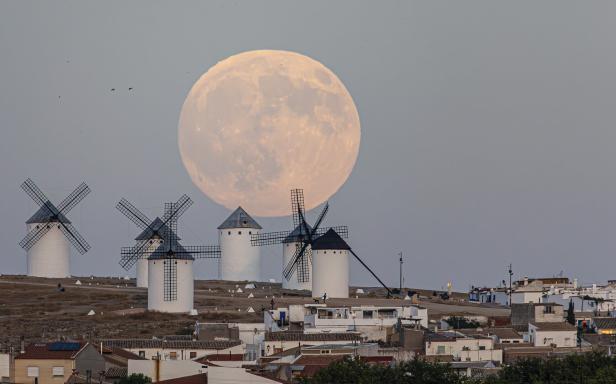 Harvest full moon in Spain