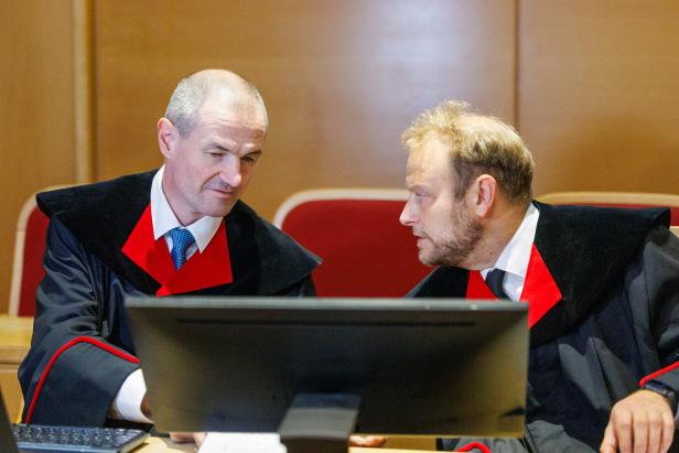 BEGINN DES PROZESSES GEGEN ÖVP-KLUBOBMANN WÖGINGER UND ZWEI BEAMTE WEGEN AMTSMISSBRAUCHS BEI POSTENBESETZUNG: KOCH / KASINGER