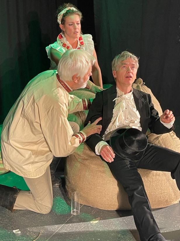 Amateurdarsteller des Karl-Theater spielen Stücke von Tschechow
