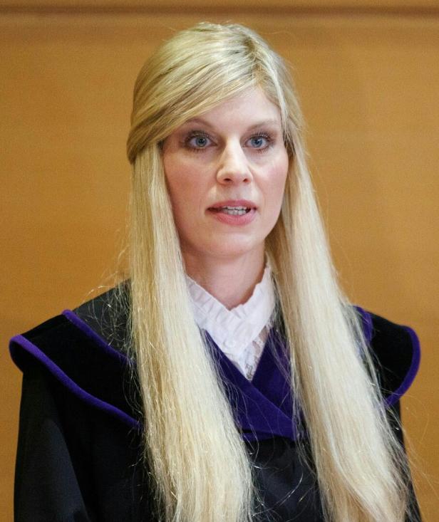 BEGINN DES PROZESSES GEGEN ÖVP-KLUBOBMANN WÖGINGER UND ZWEI BEAMTE WEGEN AMTSMISSBRAUCHS BEI POSTENBESETZUNG: HALBIG