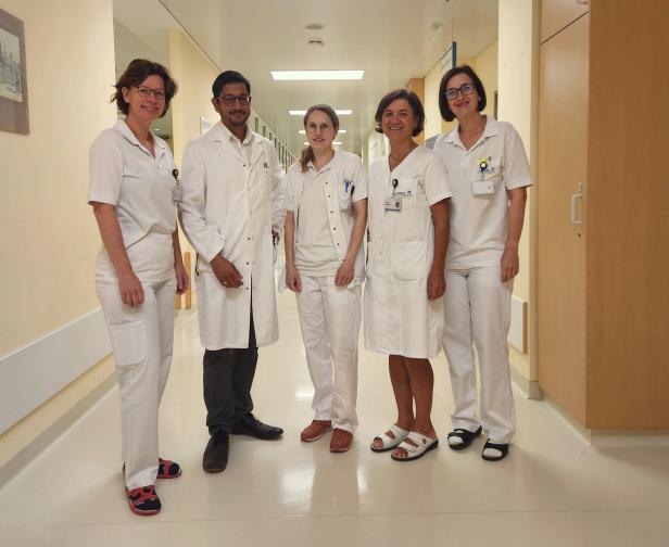 Oberärztin Esther Scheiterbauer, Primar Oliver Sarkar, Oberärztin Claudia Himmelbauer, Diplomkrankenpflegerin Maria Bruckner und Diätologin Daniela Fröschl.46-219266886