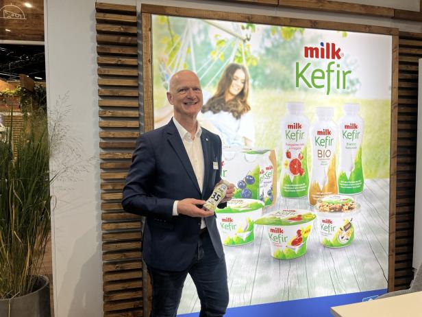 Anuga NÖM-Verkaufsleiter Peter Salzinger NÖM-Verkaufsleiter Peter Salzinger bei seinem Anuga Messestand