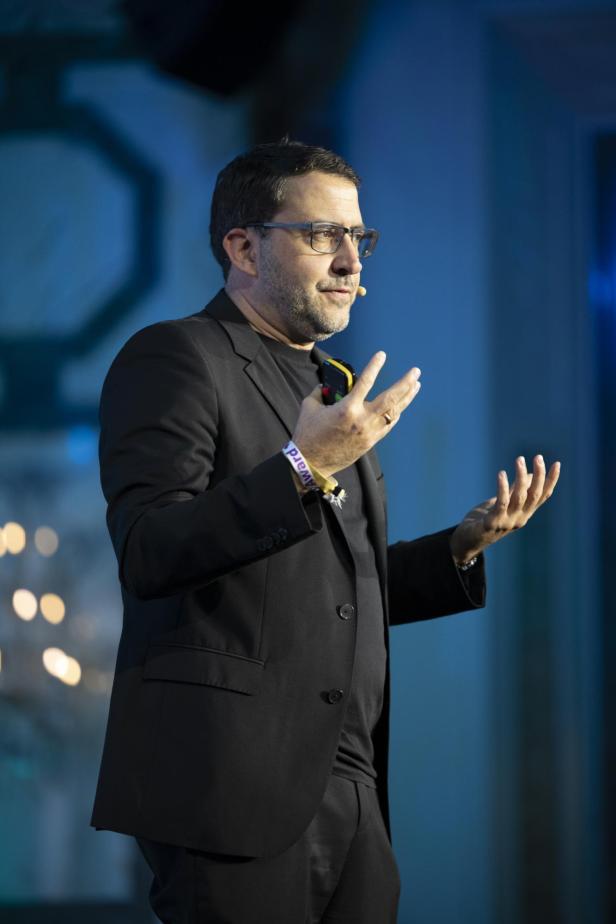 Carsten Schermuly Wirtschaftspsychologe Carsten Schermuly beim HR Inside Summit auf der Bühne