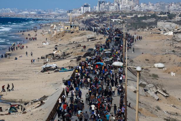 Ceasefire between Israel and Hamas goes into effect Ceasefire between Israel and Hamas goes into effect