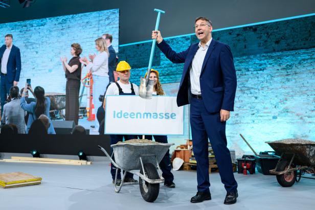 Markus Figl schwingt auf der Polit-Bühne den Spaten – auch die VP ist eine Baustelle. LANDESPARTEITAG ÖVP WIEN: FIGL