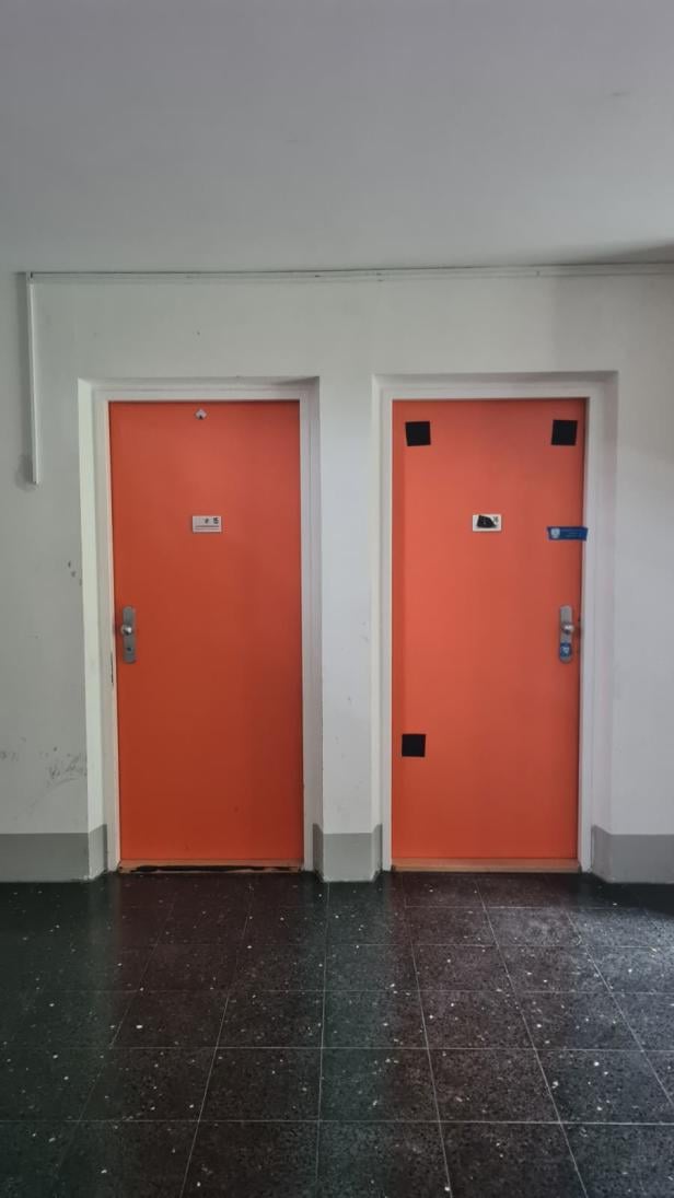 Die Wohnungstüre wurde von der Polizei versiegelt.